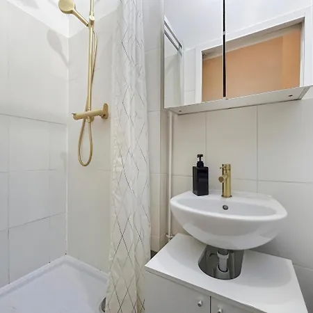 Moderne A Proche Arena Bercy 巴黎