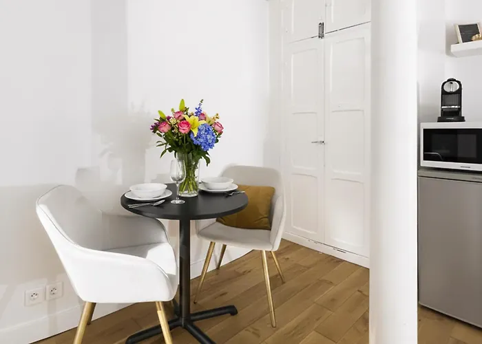 Moderne à Proche Arena Bercy *